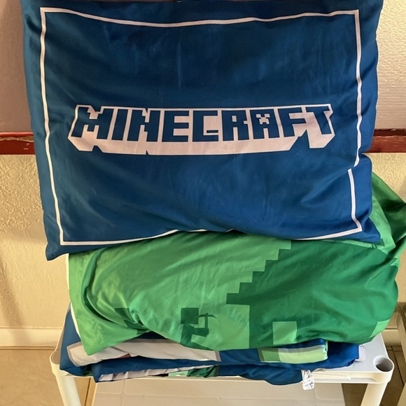 Minecraft comforter and sheet set twin with 2 pillowscases - Picture 2 of 2